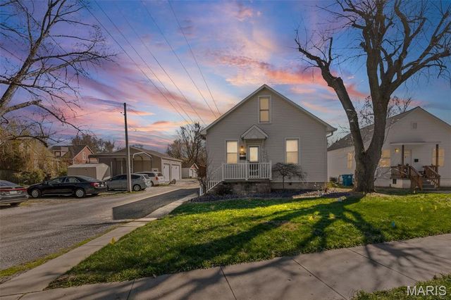 1008 6th Street, Highland, IL 62249