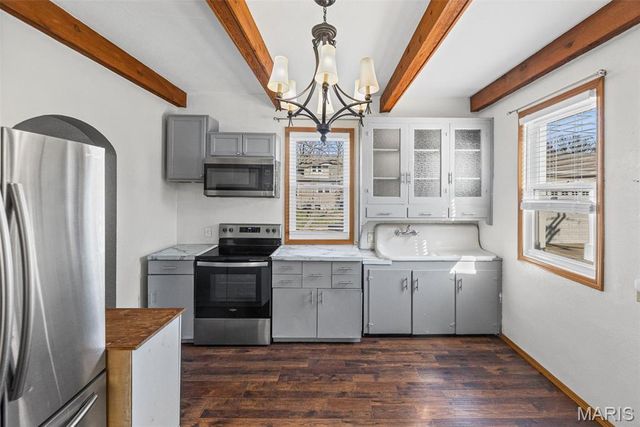 1008 6th Street, Highland, IL 62249