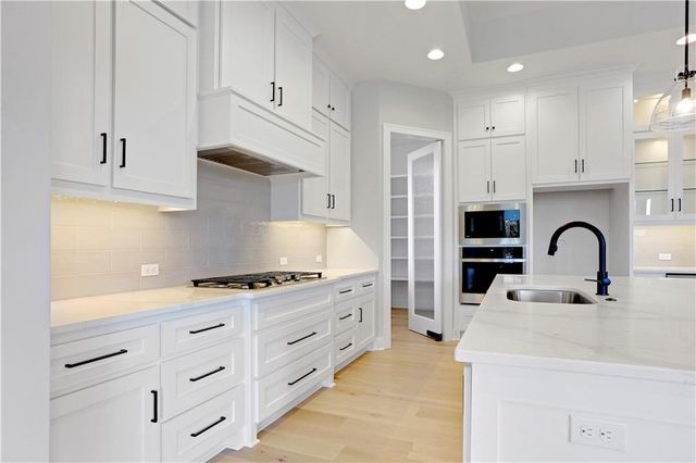 25177 W 109th Street, Olathe, KS 66061