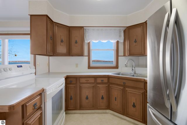 6522 Bixler Road, Beulah, MI 49617