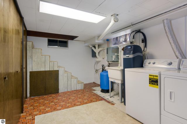 6522 Bixler Road, Beulah, MI 49617