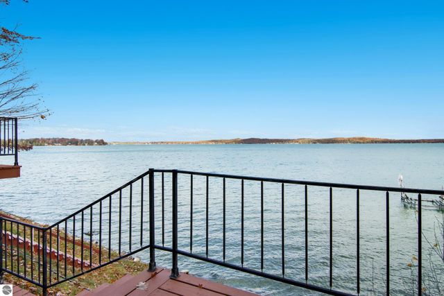 6522 Bixler Road, Beulah, MI 49617