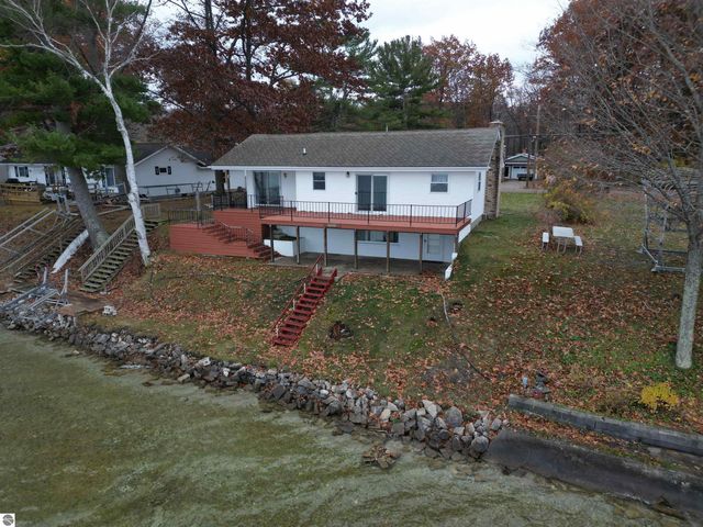 6522 Bixler Road, Beulah, MI 49617