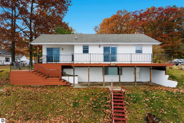 6522 Bixler Road, Beulah, MI 49617