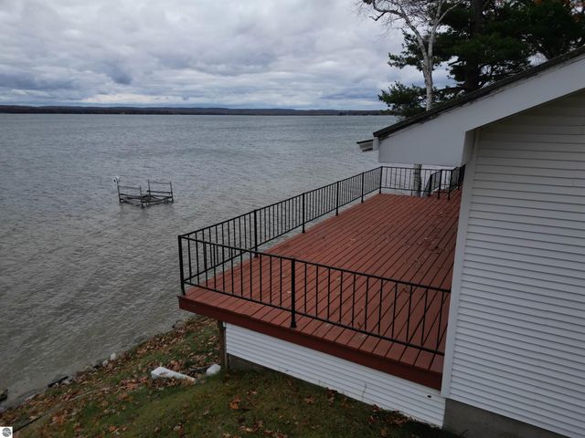 6522 Bixler Road, Beulah, MI 49617