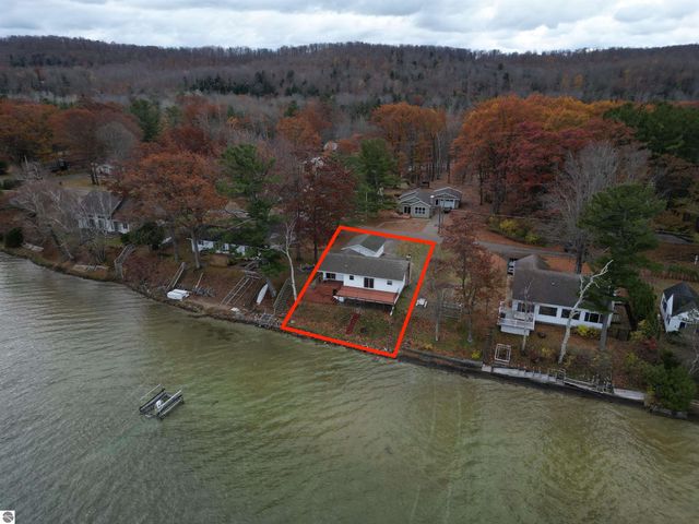 6522 Bixler Road, Beulah, MI 49617