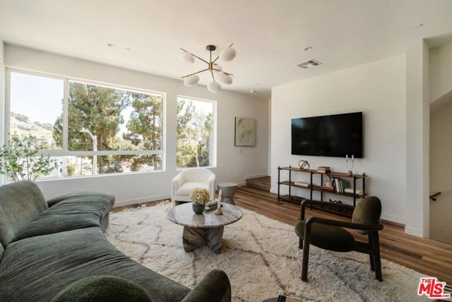 3852 N Emery Lane, Los Angeles, CA 90065