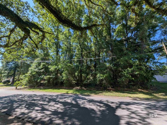 136 Fairway Drive, Daphne, AL 36526