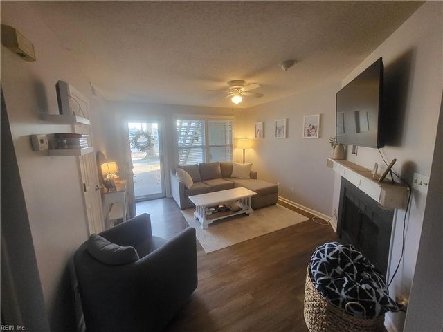 4324 Beasley CT, Virginia Beach, VA 23462