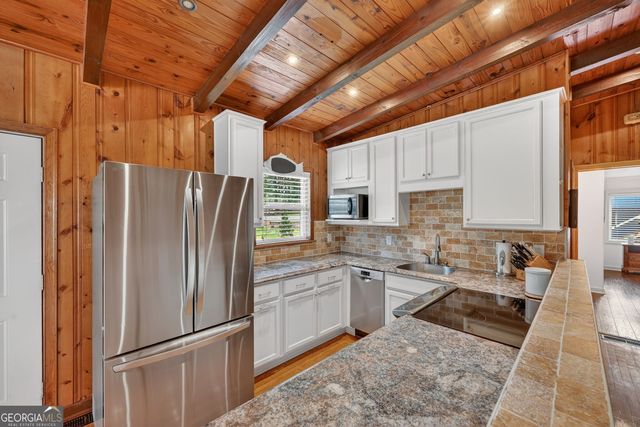 6321 Lakeview Drive, Buford, GA 30518