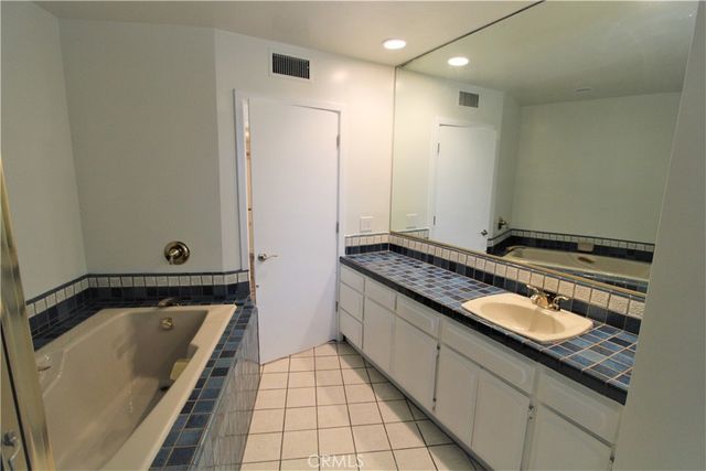 3694 Berwick Drive, La Canada Flintridge, CA 91011