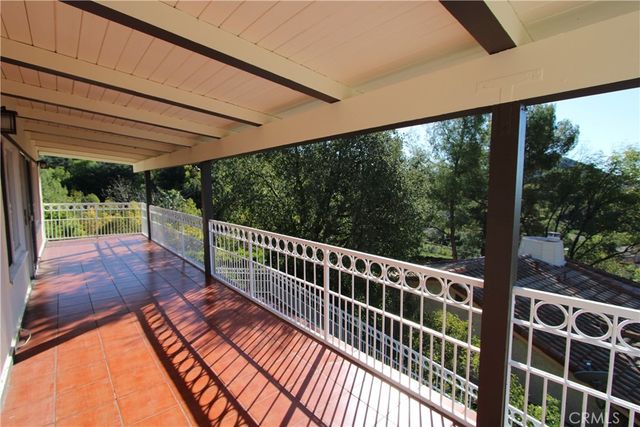 3694 Berwick Drive, La Canada Flintridge, CA 91011