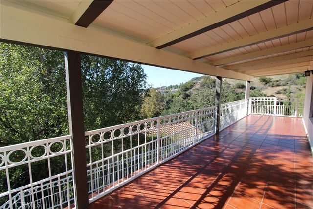 3694 Berwick Drive, La Canada Flintridge, CA 91011