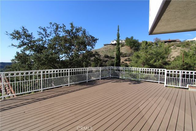 3694 Berwick Drive, La Canada Flintridge, CA 91011