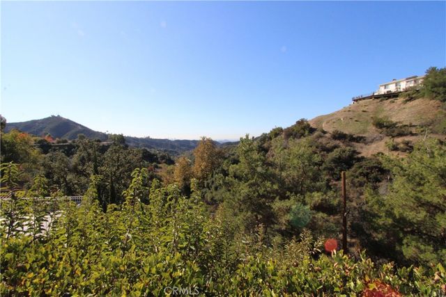 3694 Berwick Drive, La Canada Flintridge, CA 91011