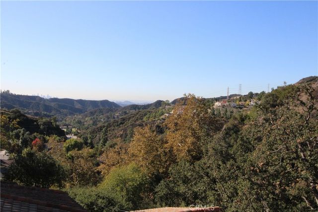 3694 Berwick Drive, La Canada Flintridge, CA 91011