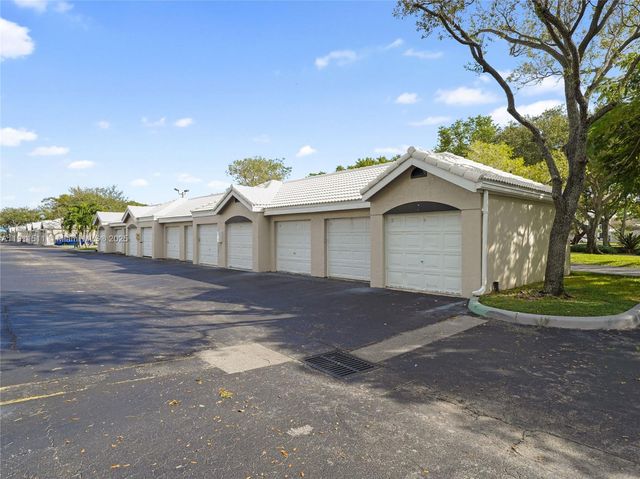 2871 N Oakland Forest Dr 210, Oakland Park, FL 33309