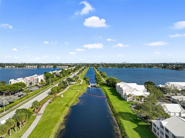 2871 N Oakland Forest Dr 210, Oakland Park, FL 33309