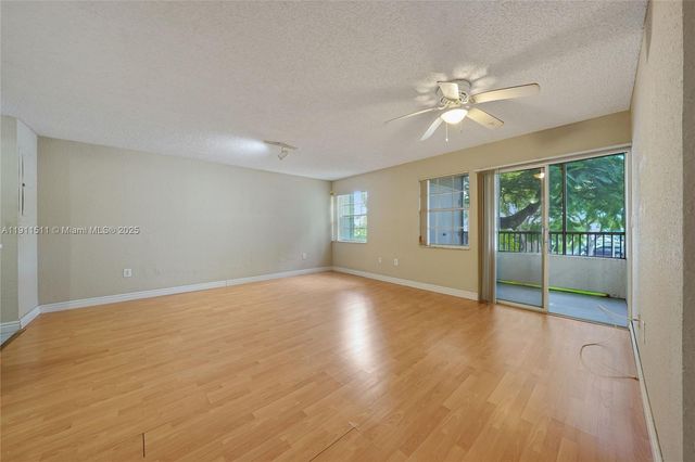 2871 N Oakland Forest Dr 210, Oakland Park, FL 33309