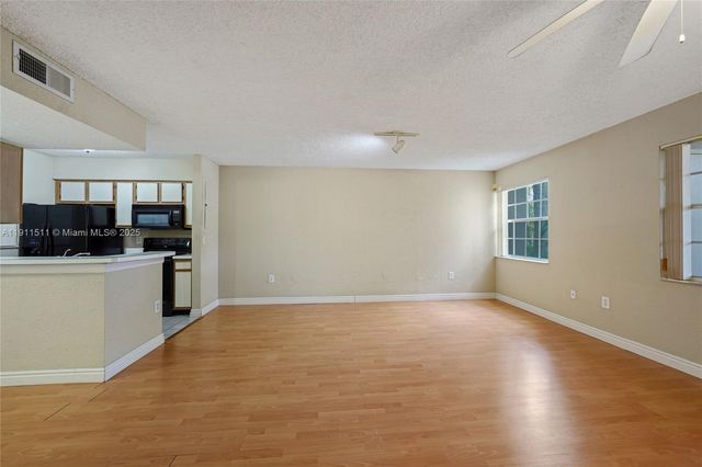 2871 N Oakland Forest Dr 210, Oakland Park, FL 33309