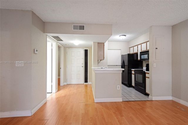 2871 N Oakland Forest Dr 210, Oakland Park, FL 33309