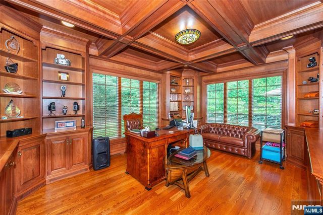 6 Adams Road, Saddle River, NJ 07458