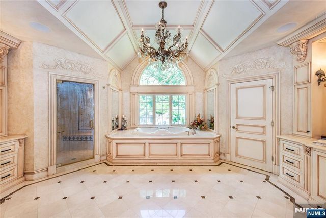 6 Adams Road, Saddle River, NJ 07458