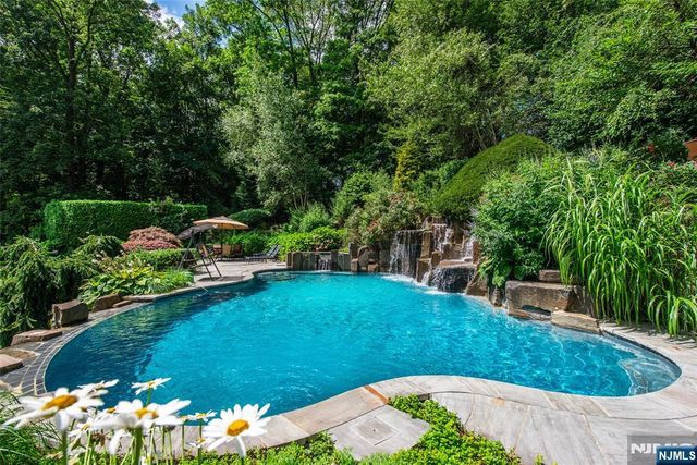 6 Adams Road, Saddle River, NJ 07458