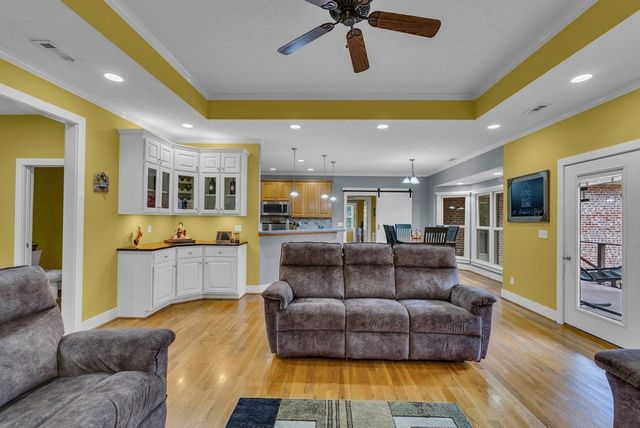 147 Sunrise Ridge Dr, Sparta, TN 38583