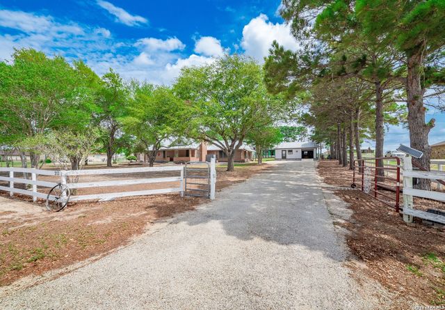 213 Bluebonnet Ridge, La Vernia, TX 78121