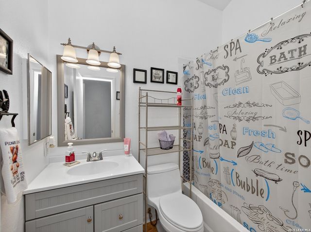 213 Bluebonnet Ridge, La Vernia, TX 78121