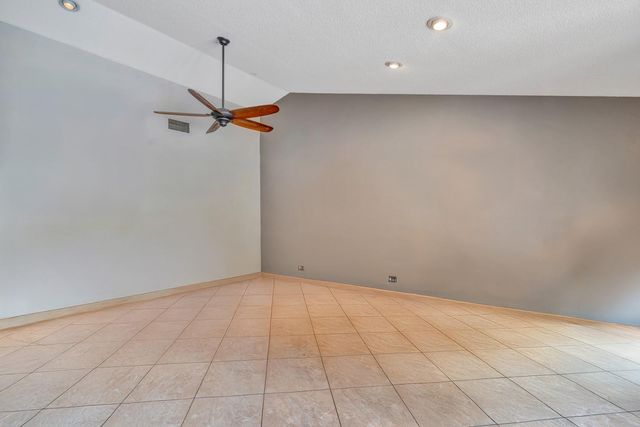 1462 NW 97th Ter, Coral Springs, FL 33071