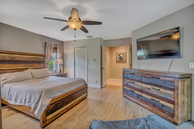 1462 NW 97th Ter, Coral Springs, FL 33071