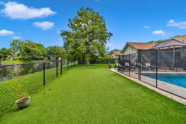 1462 NW 97th Ter, Coral Springs, FL 33071