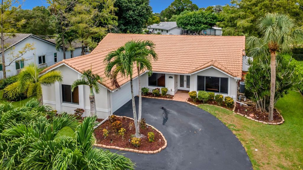 1462 NW 97th Ter, Coral Springs, FL 33071