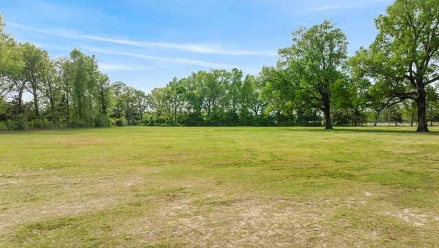 81 County Road 44880, Blossom, TX 75416