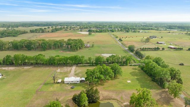 81 County Road 44880, Blossom, TX 75416