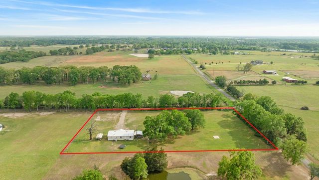 81 County Road 44880, Blossom, TX 75416
