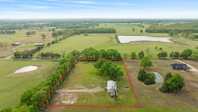 81 County Road 44880, Blossom, TX 75416