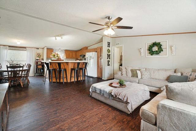 81 County Road 44880, Blossom, TX 75416