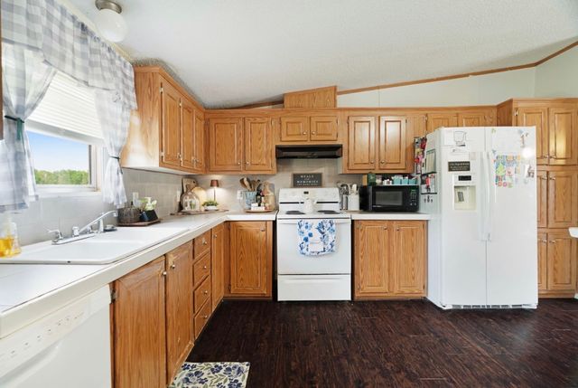 81 County Road 44880, Blossom, TX 75416