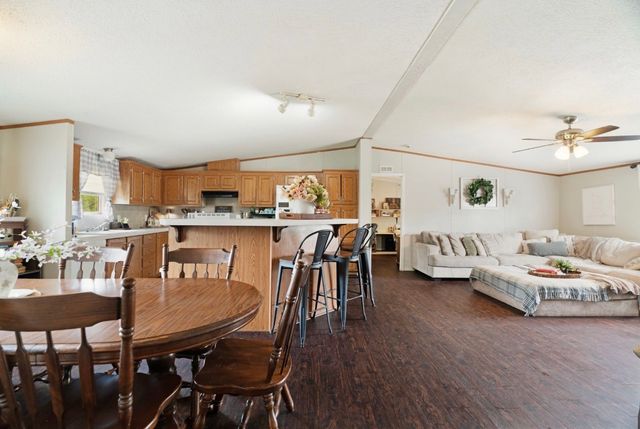 81 County Road 44880, Blossom, TX 75416