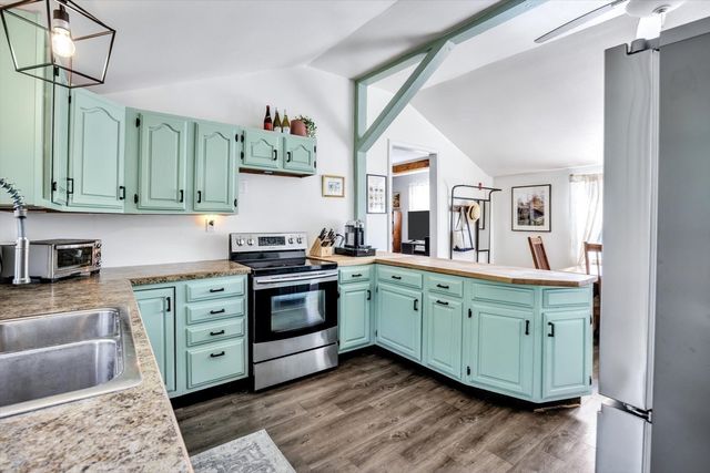 15 Beechwood Ave, Lakeville, MA 02347