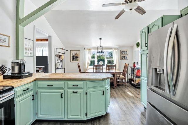15 Beechwood Ave, Lakeville, MA 02347