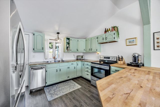 15 Beechwood Ave, Lakeville, MA 02347