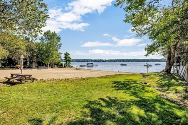 15 Beechwood Ave, Lakeville, MA 02347