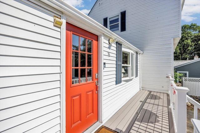 15 Beechwood Ave, Lakeville, MA 02347