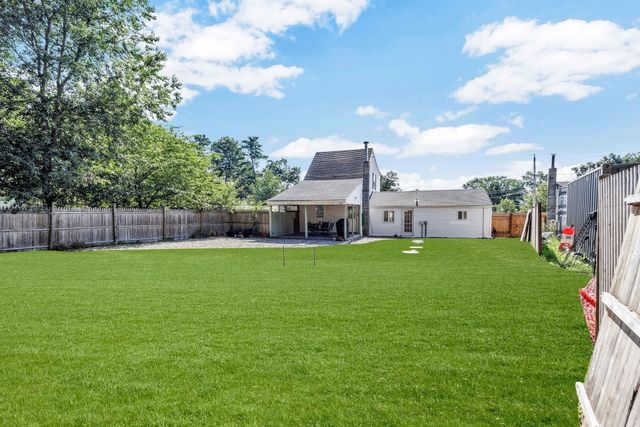 15 Beechwood Ave, Lakeville, MA 02347