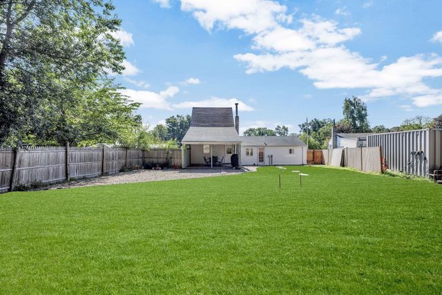 15 Beechwood Ave, Lakeville, MA 02347