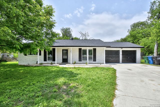 5515 W W Rolling Ridge Dr, San Antonio, TX 78228